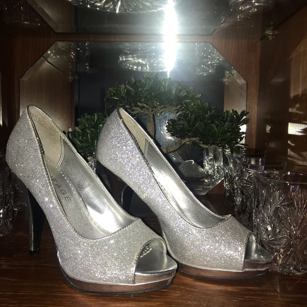 Dazzle them all with these awesome 👠 shoes